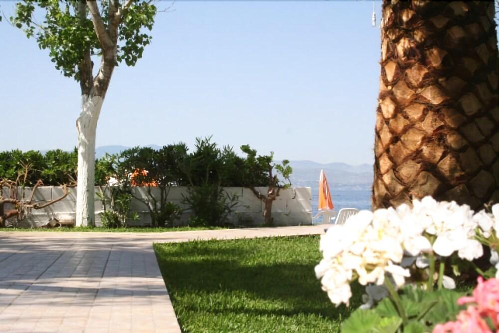 Posidonia Pension Amarynthos Exterior photo