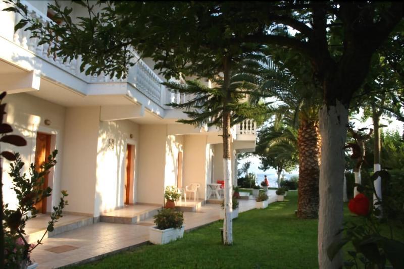 Posidonia Pension Amarynthos Exterior photo