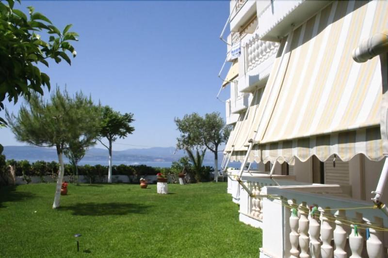 Posidonia Pension Amarynthos Exterior photo