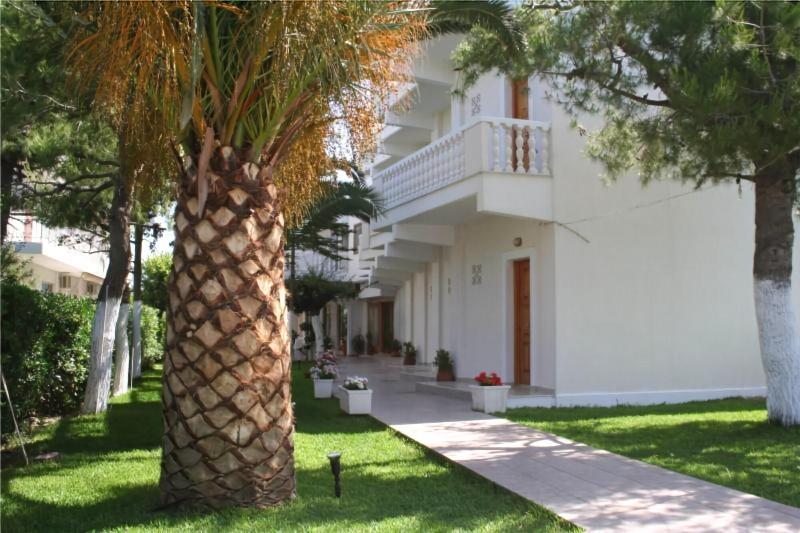 Posidonia Pension Amarynthos Exterior photo