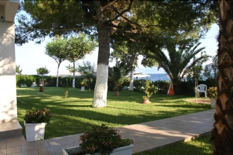 Posidonia Pension Amarynthos Exterior photo