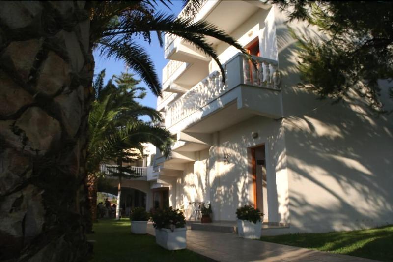Posidonia Pension Amarynthos Exterior photo
