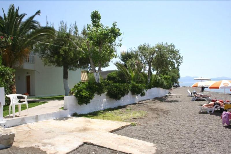 Posidonia Pension Amarynthos Exterior photo