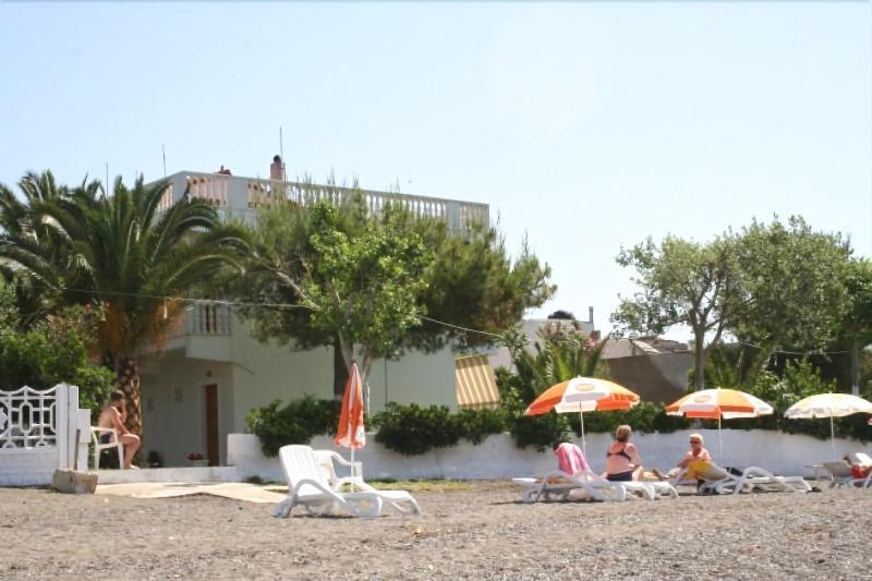 Posidonia Pension Amarynthos Exterior photo