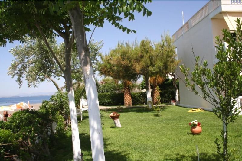 Posidonia Pension Amarynthos Exterior photo