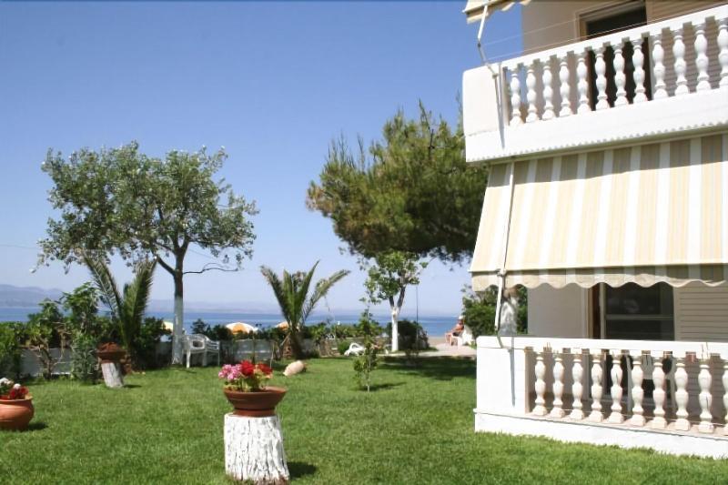 Posidonia Pension Amarynthos Exterior photo