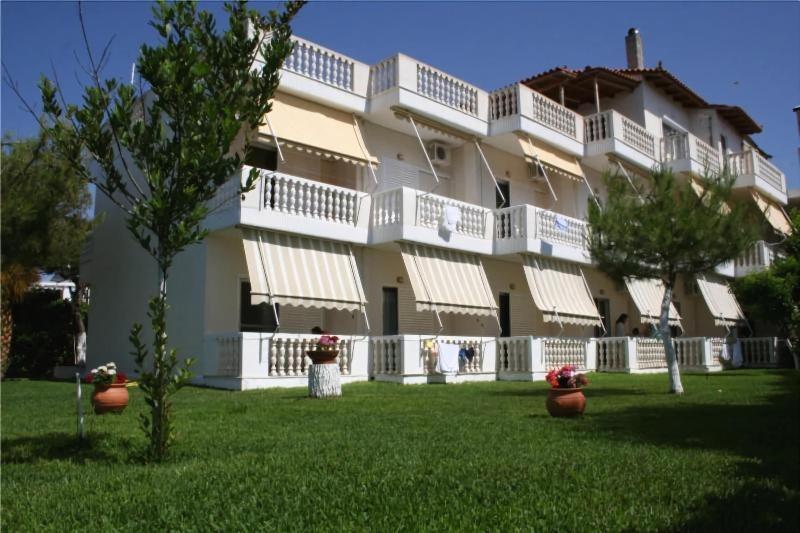 Posidonia Pension Amarynthos Exterior photo