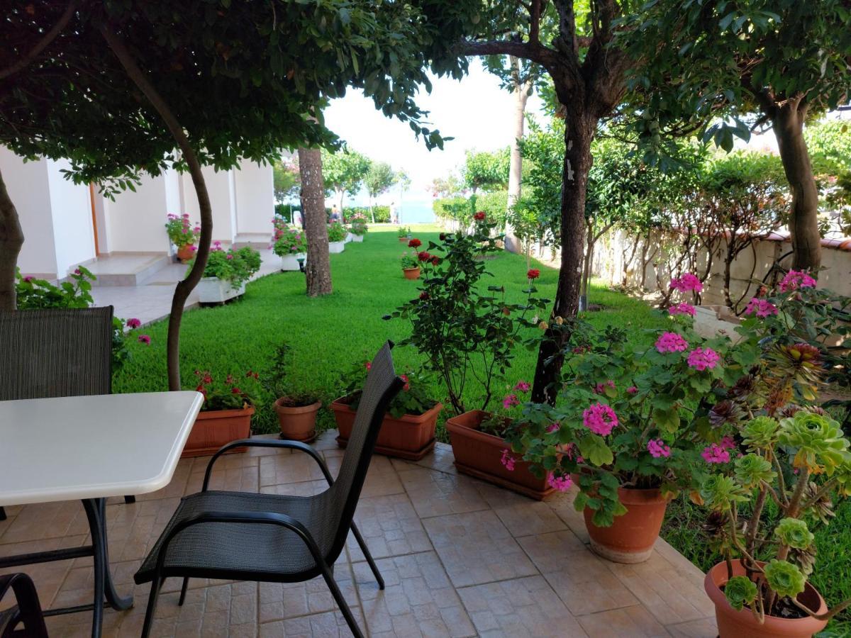 Posidonia Pension Amarynthos Exterior photo