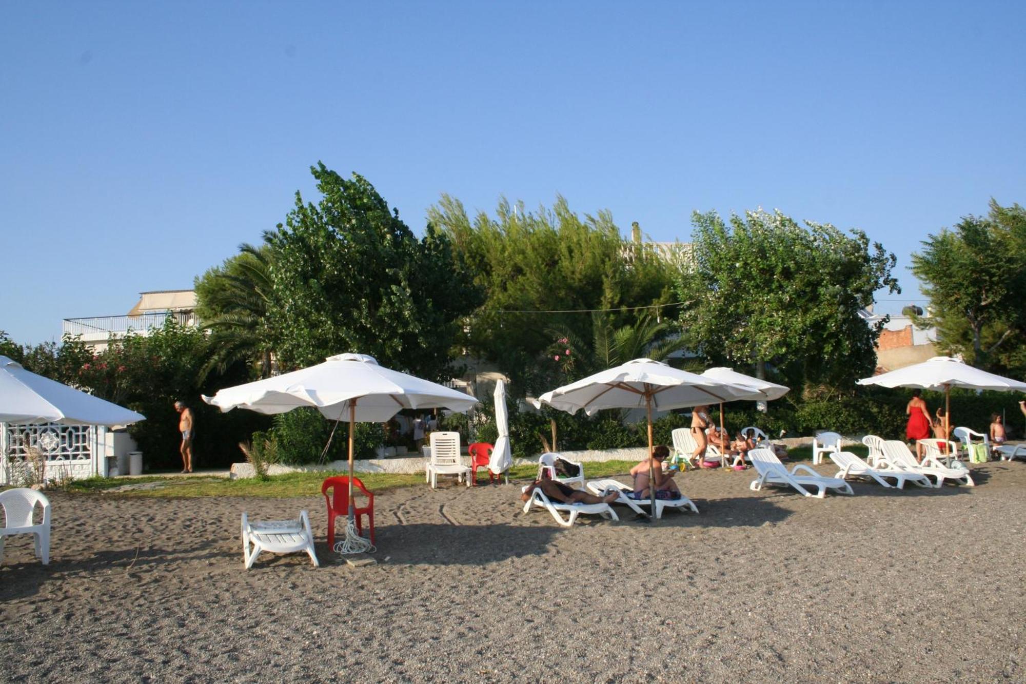 Posidonia Pension Amarynthos Exterior photo