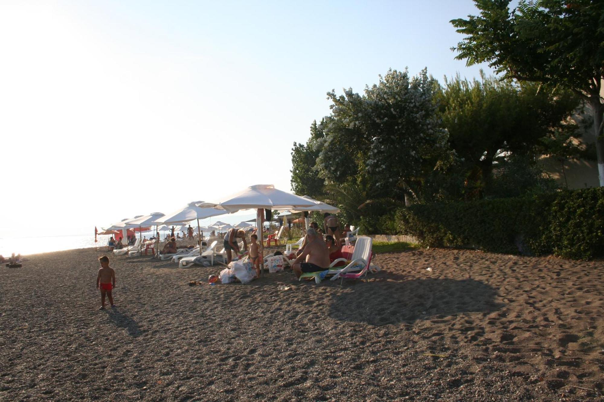 Posidonia Pension Amarynthos Exterior photo