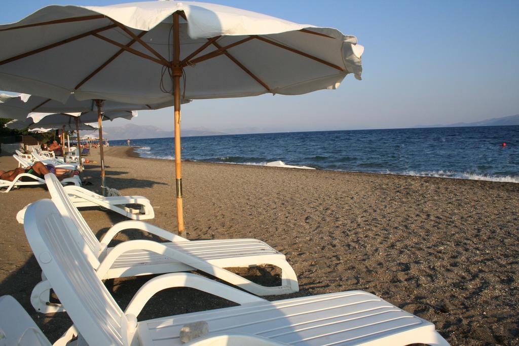 Posidonia Pension Amarynthos Exterior photo