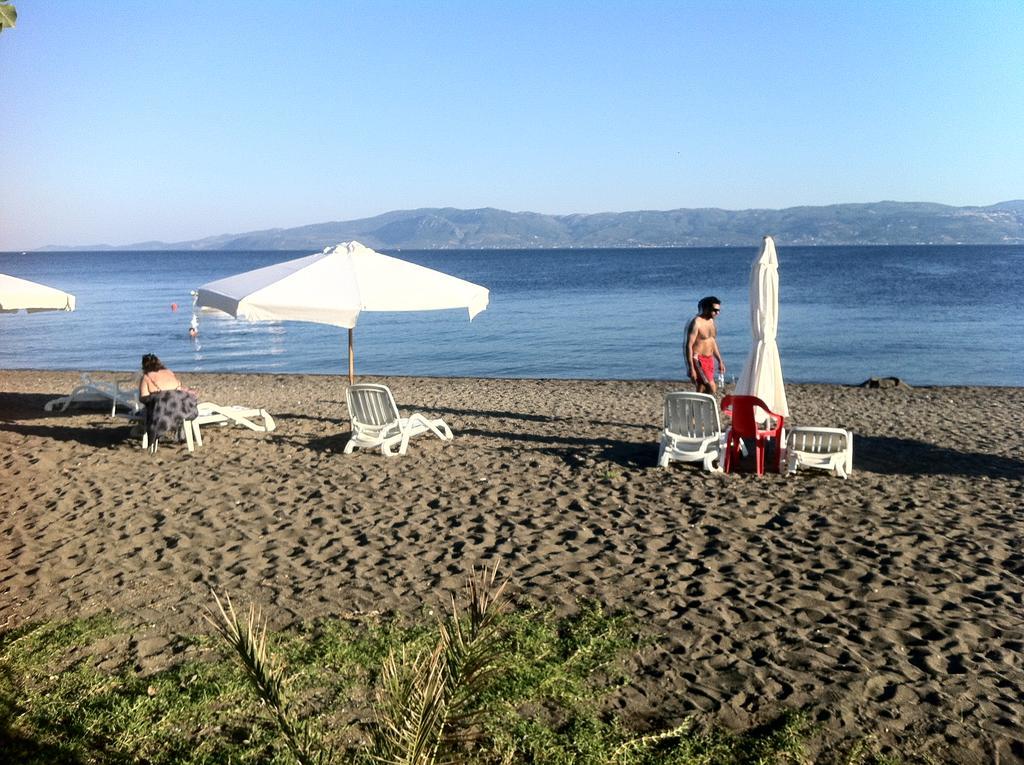 Posidonia Pension Amarynthos Exterior photo