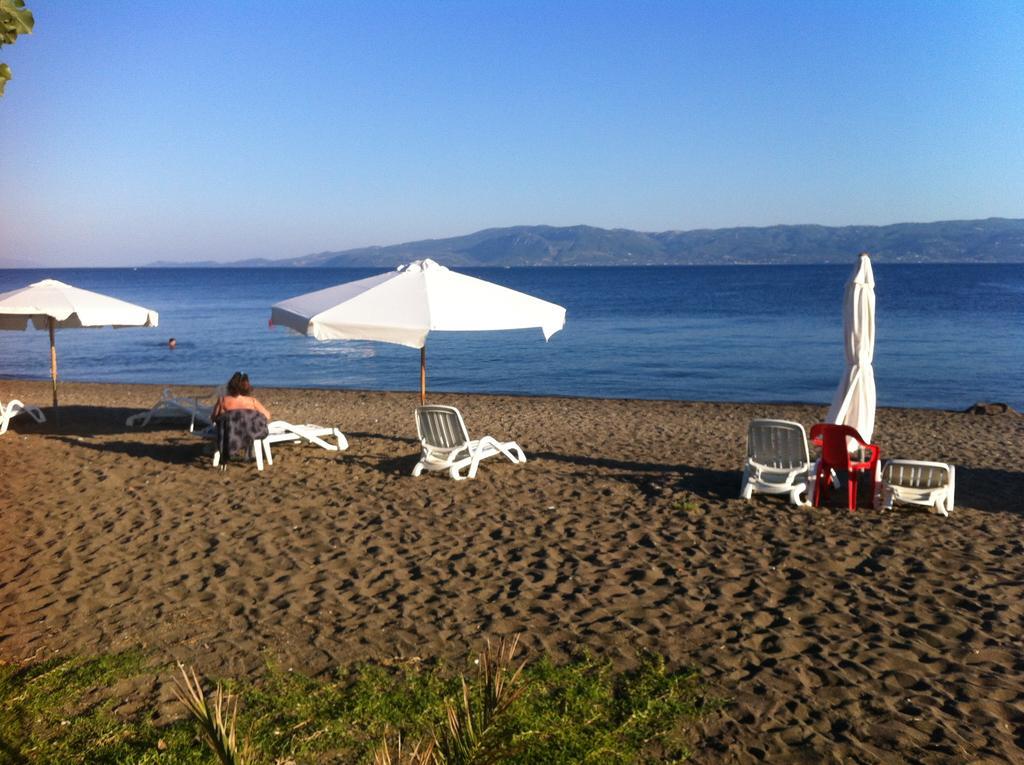 Posidonia Pension Amarynthos Exterior photo