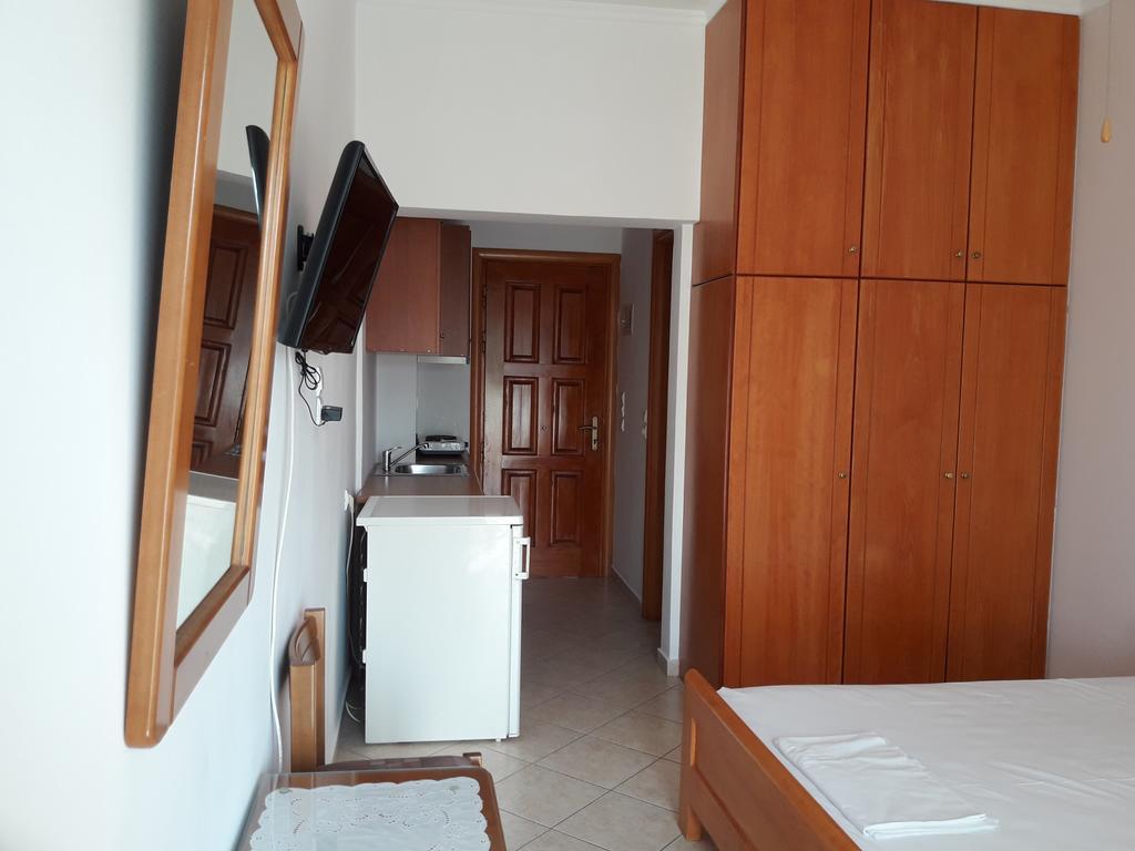 Posidonia Pension Amarynthos Exterior photo