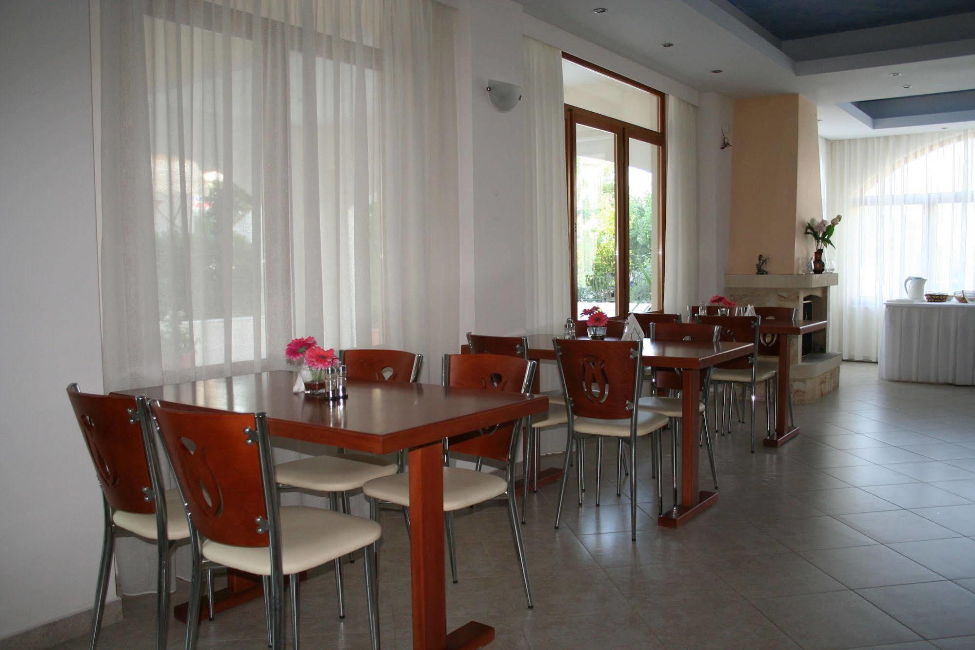 Posidonia Pension Amarynthos Exterior photo